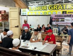 Kodam XXIII/Palaka Wira Bersama Komunitas Masyarakat Peduli Berbagi Turun Langsung Bagikan Sahur Gratis kepada Masyarakat”