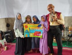 Om Jin Sahabat Anak Indonesia Hibur Santri di Pesantren Kilat Darmawangsa