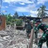 Danramil 1306-02/Biromaru Pimpin Kerja Bakti Bantu Warga Lembantongoa Bersihkan Puing Pascagempa